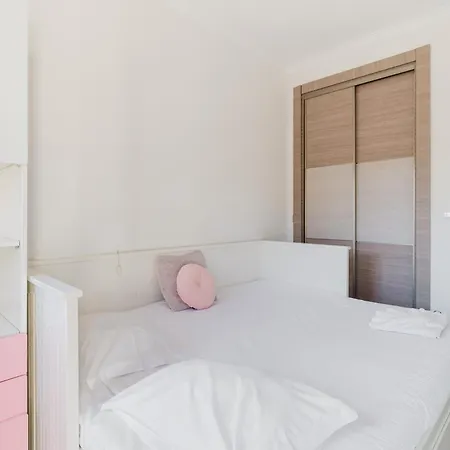 Amorosa Apartment Chafe